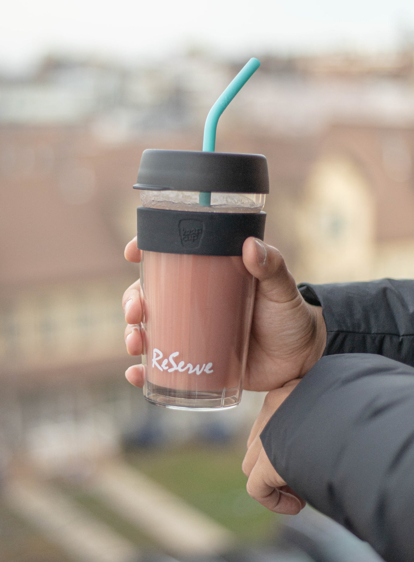 ReServe x KeeCup Bundle: Black Band Doubled-walled reusable cup & Blue Island Paradise Silicone Straw with a smoothie drink